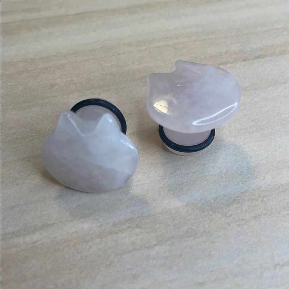 00g Rose Quartz Cat Plugs